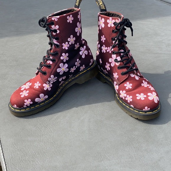 Dr martens rare page meadow in cherry red in great condition - Picture 3 of 9